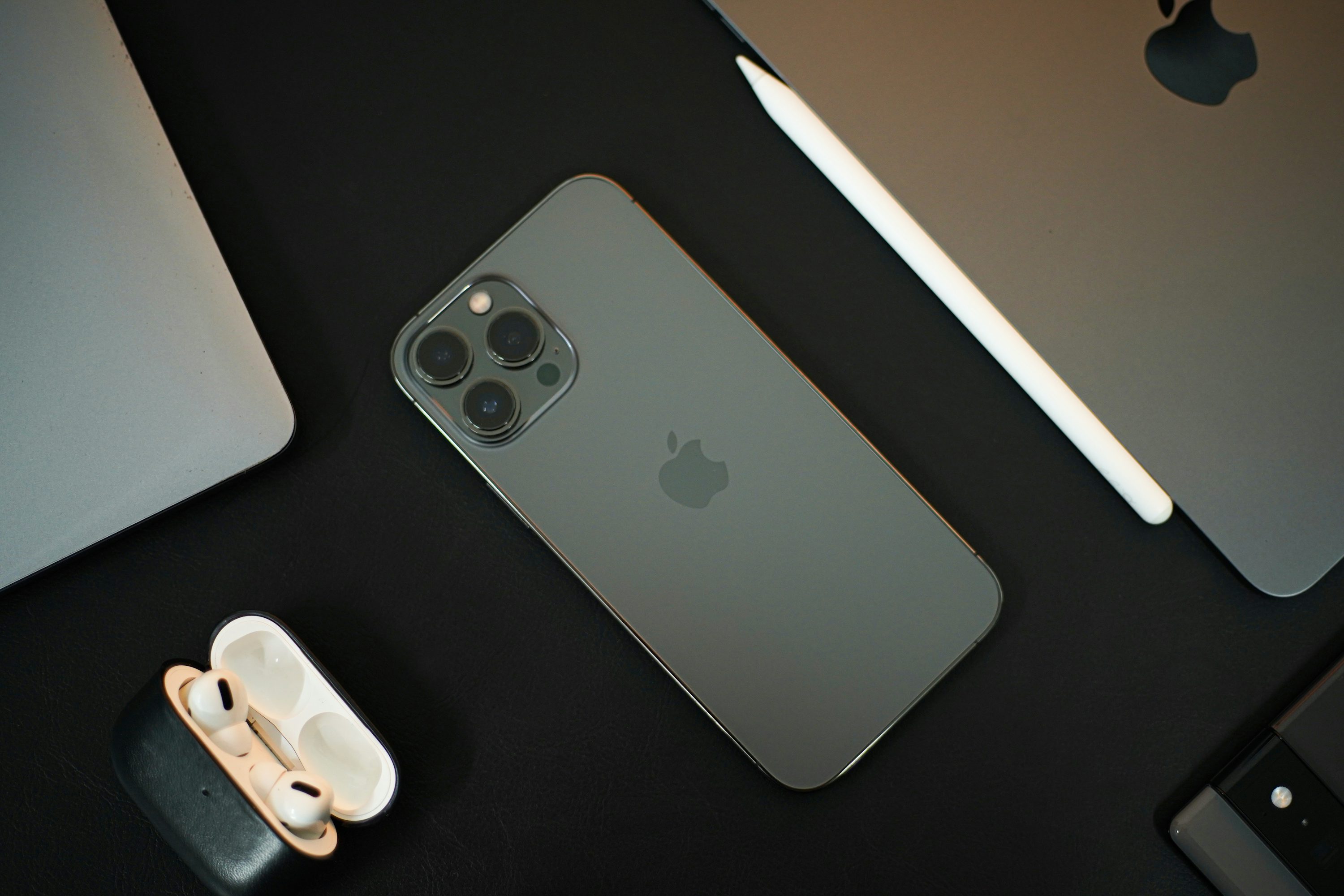 hình nền iPhone 13, 13 Pro, 13 Pro Max 0045