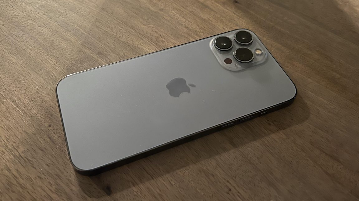 hình nền iPhone 13, 13 Pro, 13 Pro Max 0076